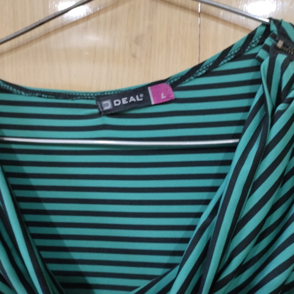 Green striped dress in perfect condition - Picture 2 of 4